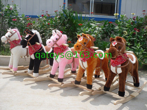 Caballo mecedor de peluche con sonido boca y cola móvil para niños montar en juego