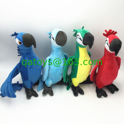 La felpa linda de la historieta de los peluches del hombre araña juega para el partido/el festival