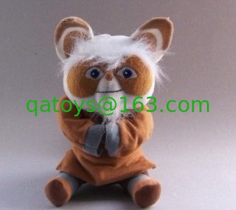 Pequeño amo Shifu de la panda de Kungfu de los juguetes de la felpa de la historieta en actitud que se sienta