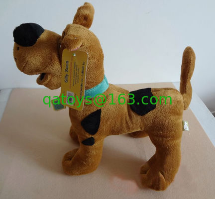 Hermosos dibujos animados de peluche juguetes scooby doo animales rellenos en posición de pie