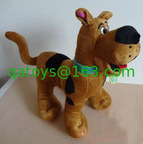 Hermosos dibujos animados de peluche juguetes scooby doo animales rellenos en posición de pie