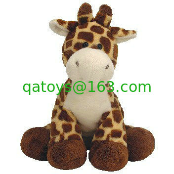 Juguetes preciosos del peluche de la jirafa de Brown que sientan y que colocan actitud