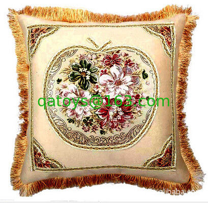 Amortiguadores y almohadas antiguos del sofá del estilo de Europa para el coche/la cama en Brown