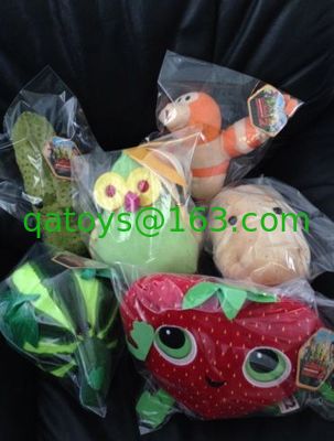 Sexy dibujos animados nublados con una oportunidad de albóndigas 2 fresas y bayas rellenas de juguetes suaves de peluche