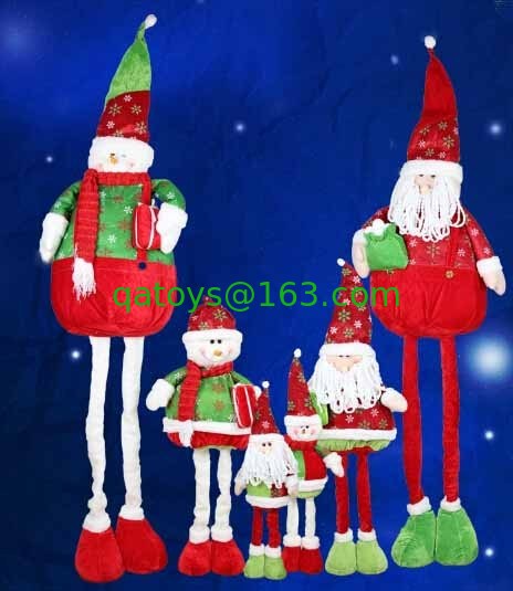La muñeca y el muñeco de nieve grandes de Papá Noel con el día de fiesta de la Navidad de la pierna de Streaching para celebran el partido