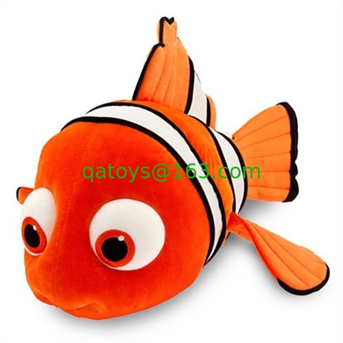 10 lindos avanzan lentamente los pequeños juguetes rellenos Nemo de la felpa de Disney para jugar del bebé