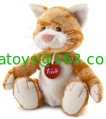 El peluche promocional de Brown juega la felpa del gato con la insignia, actitud que se sienta